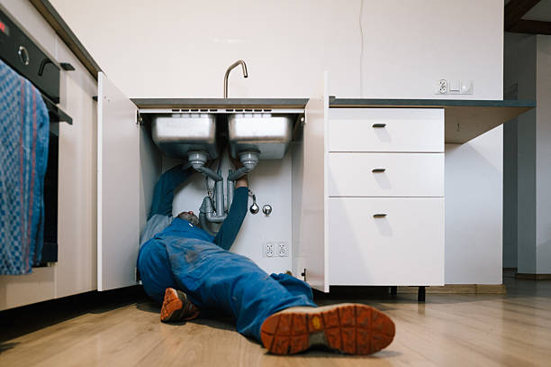 Professional Drain Cleaning technician working in Smilax, KY